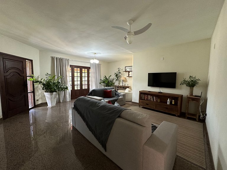 Casa com Piscina para Temporada no Centro | Conforto e Lazer