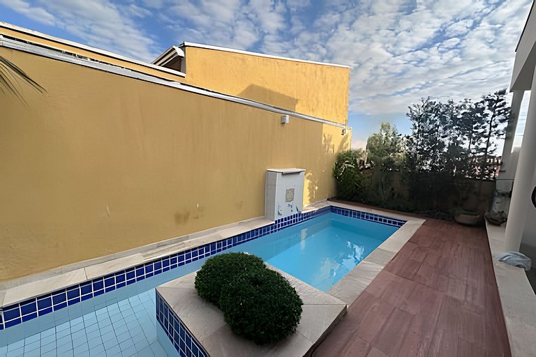 Casa do Rosa com piscina - Aluguel por Temporada SJBV