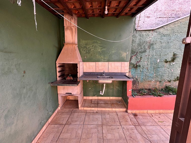 Quarto 2 - Refugio Verde Aconchegante com Ar-Cond.