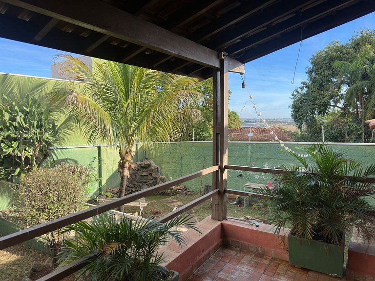 Quarto 2 - Refugio Verde Aconchegante com Ar-Cond.