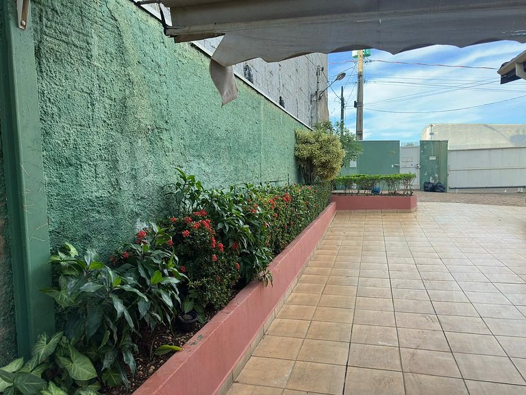 Quarto 1 - Refugio Verde Aconchegante com Ar-Cond.