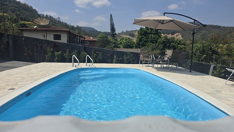 Suíte em Águas da Prata com Vista e Ar-Condicionado