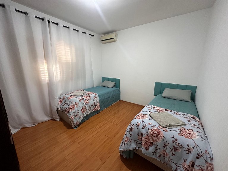 Quarto 2 - Refugio Verde Aconchegante com Ar-Cond.