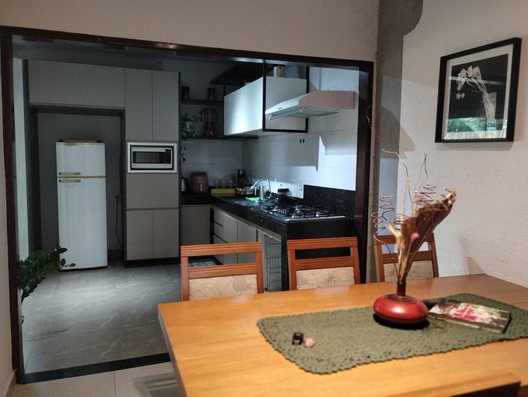 Casa do Rosa com piscina - Aluguel por Temporada SJBV